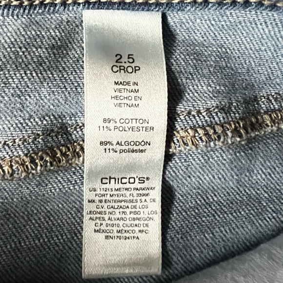CHICOS Straighten Leg Crop Printed Jeans EUC - Picture 8 of 8